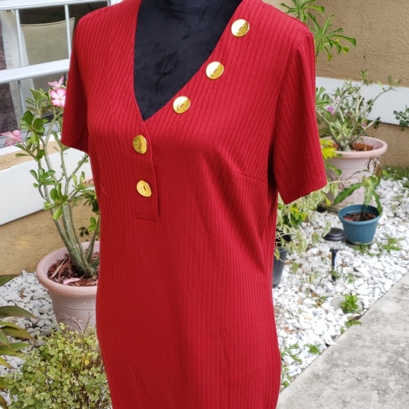 Beautiful Dereck Heart red dress hugs curve - Picture 4 of 6